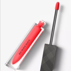 NWT [Burberry] Liquid Lip Velvet in Regiment Red